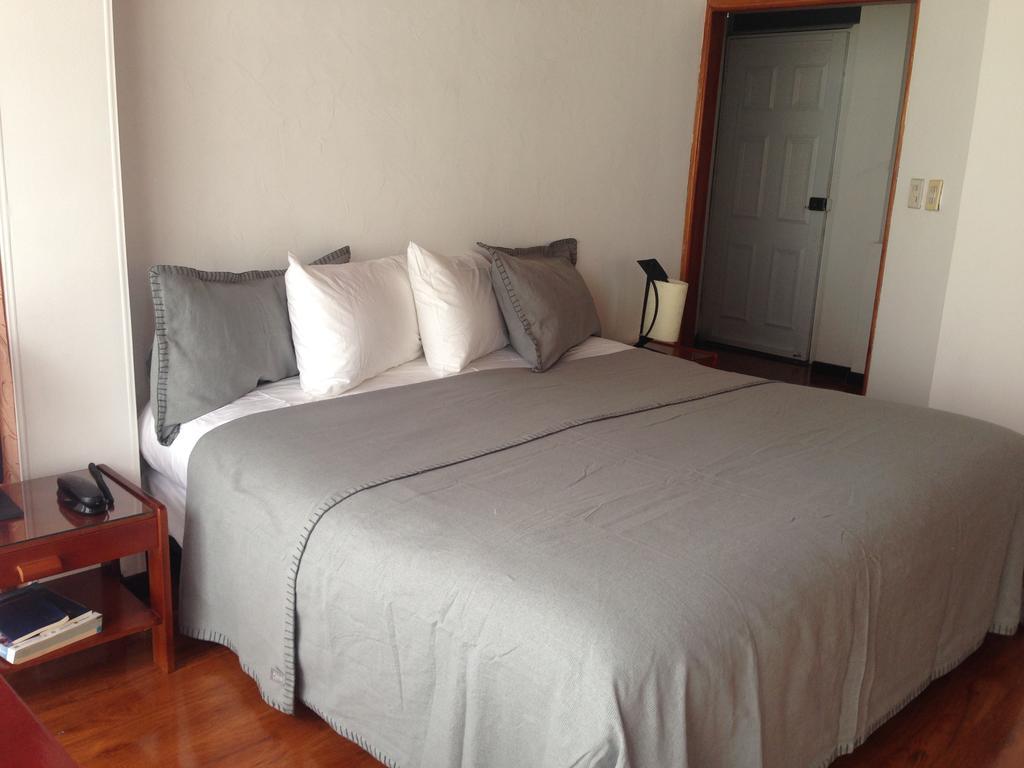 Hotel Santa Monica Bogotá Værelse billede